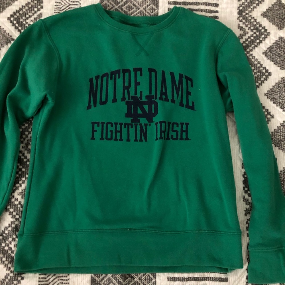 size medium green notre dame sweatshirt